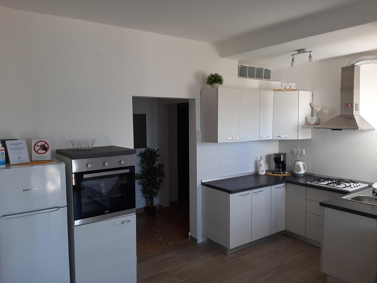 乌格连Family House Rebeka公寓 外观 照片